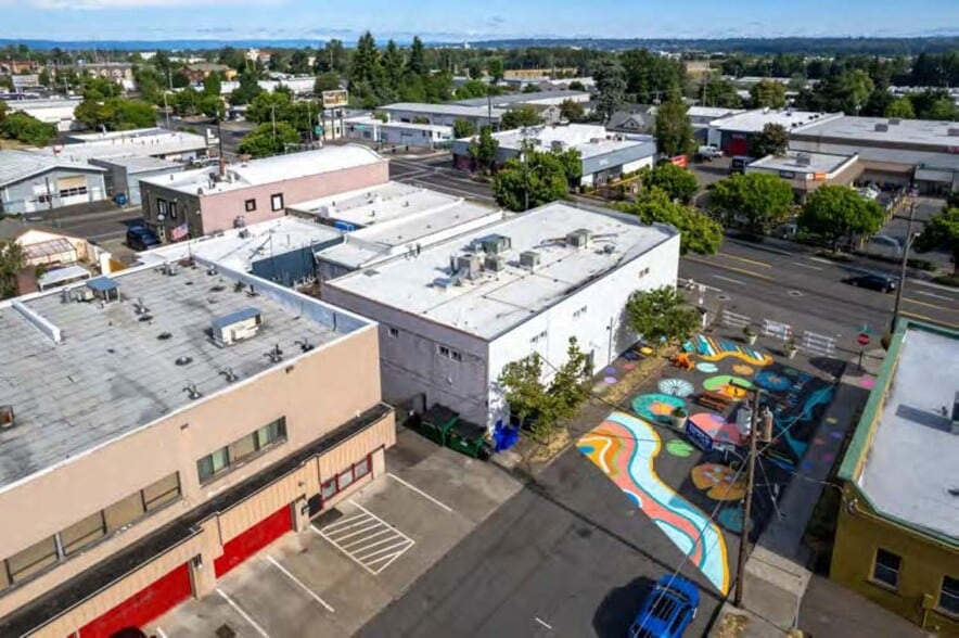 More Photos Of 10534 NE Sandy Blvd, Portland Storefront Retail Office For Lease