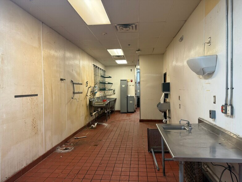 More Photos Of 2407 Green Mountain Dr, Branson Restaurant For Sale