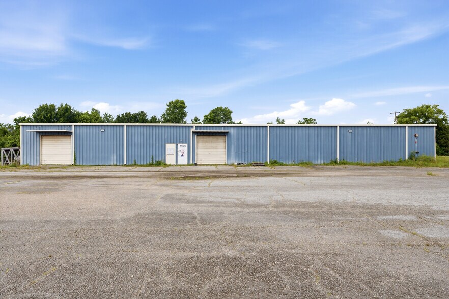 More Photos Of 1000 Warmack, Warner Warehouse For Sale