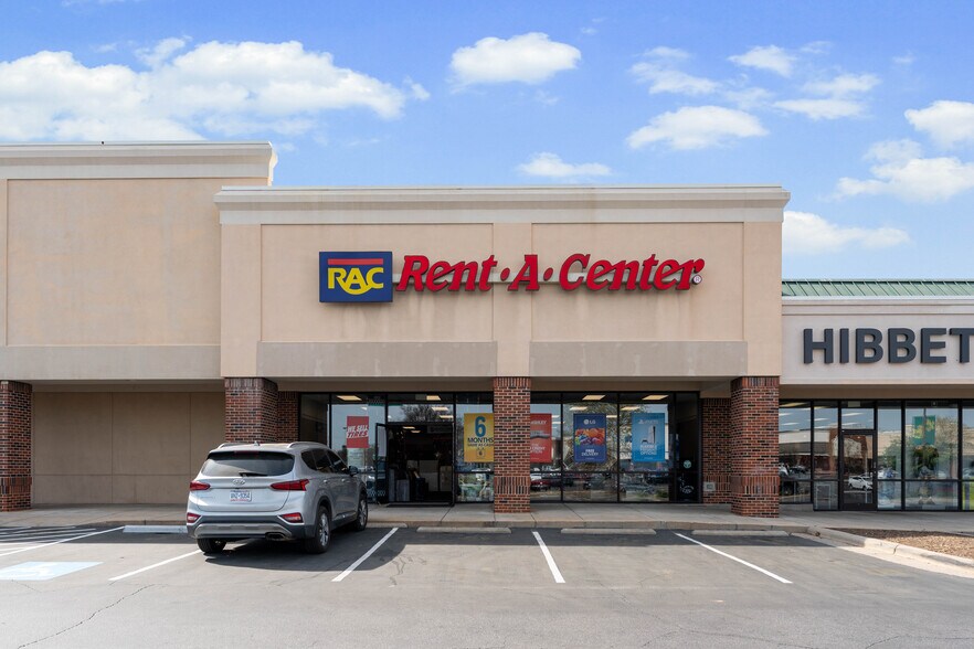 More Photos Of 1837 E Broad St, Statesville Unknown For Lease