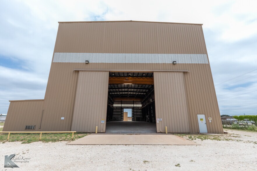 More Photos Of 2424 Oak St, Abilene Warehouse For Sale