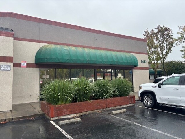 More Photos Of 3410 W Hammer Ln, Stockton Freestanding For Lease