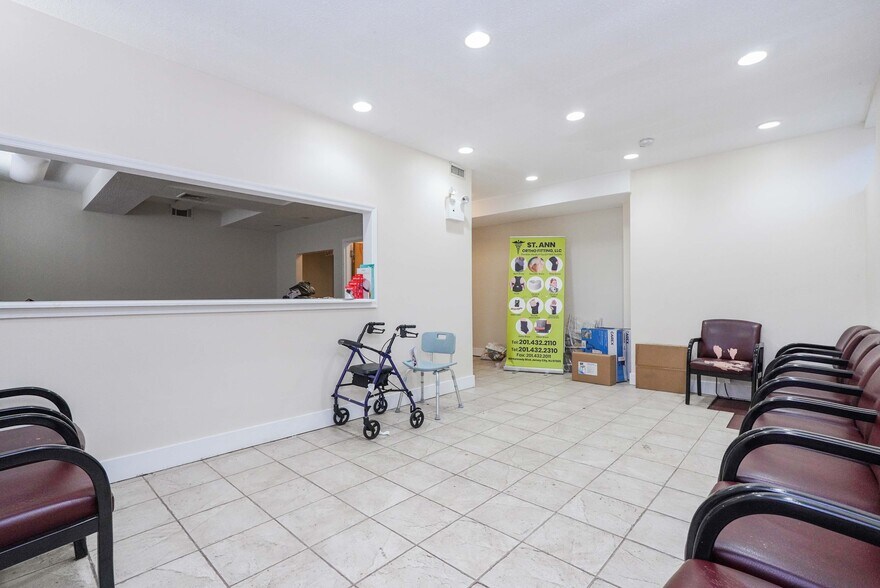 More Photos Of 76 Battery Ave, Brooklyn Apartments For Lease