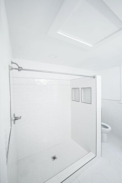 More Photos Of 306 E Victory Dr, Savannah Apartments For Sale