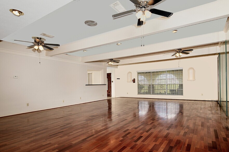 More Photos Of 23218 Aldine Westfield Rd, Spring Office For Sale