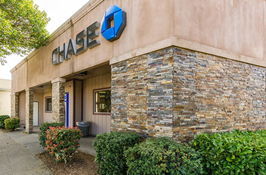 More Photos Of 234 S Main St, Willits Bank For Lease