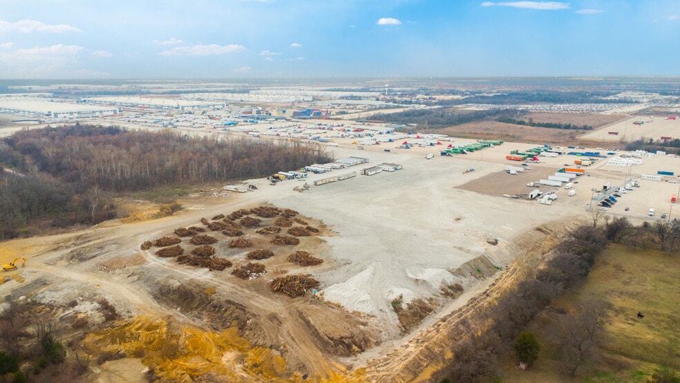 More Photos Of 1600 Fulghum, Hutchins Land For Lease