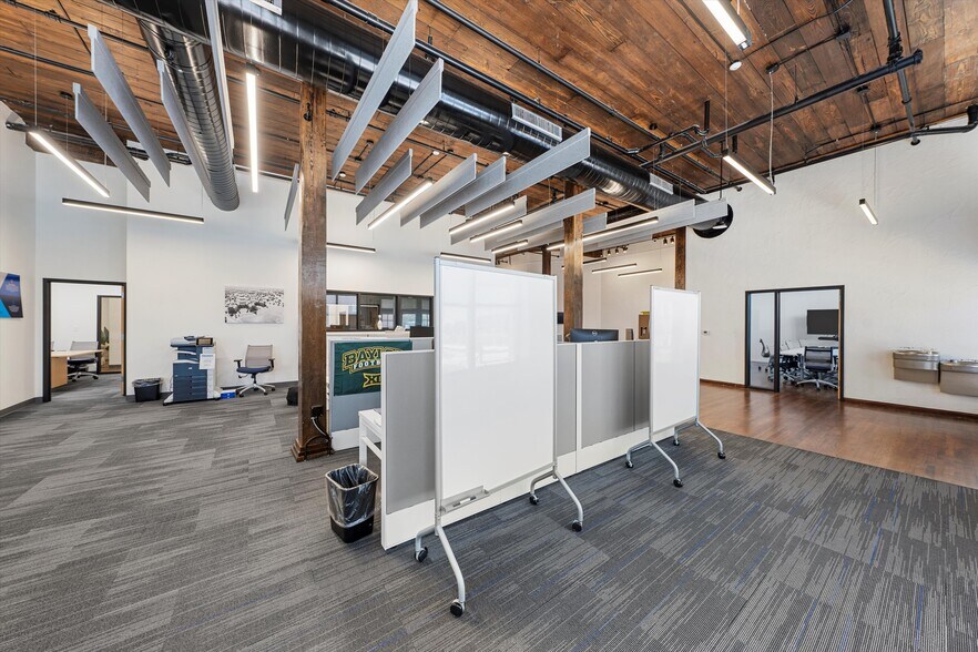 More Photos Of 401 S 3rd St, Waco Office For Sale