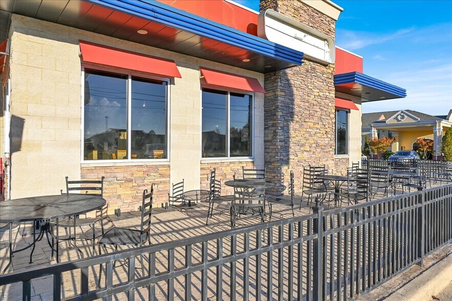 More Photos Of 812 Main St NE, Hanceville Fast Food For Sale