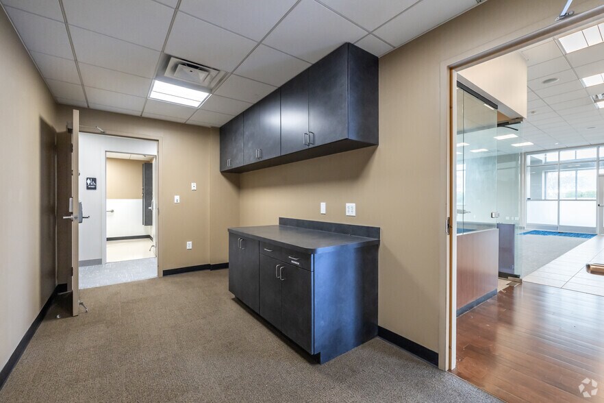 More Photos Of 8115 Highland Pointe Dr, West Chester Bank For Sale