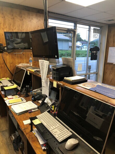 More Photos Of 1286 Huff Creek Hwy, Mallory Auto Repair For Sale