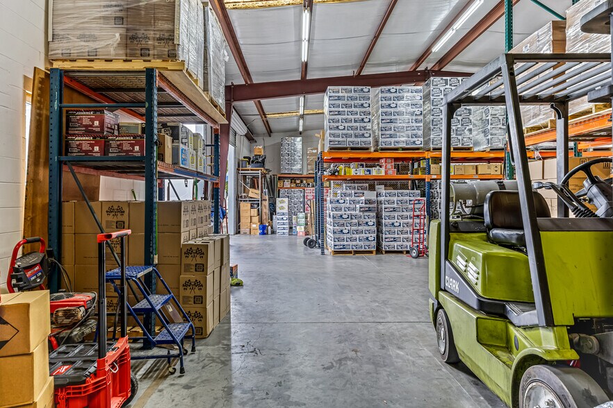 More Photos Of 3195 New York Ave, Melbourne Warehouse For Lease