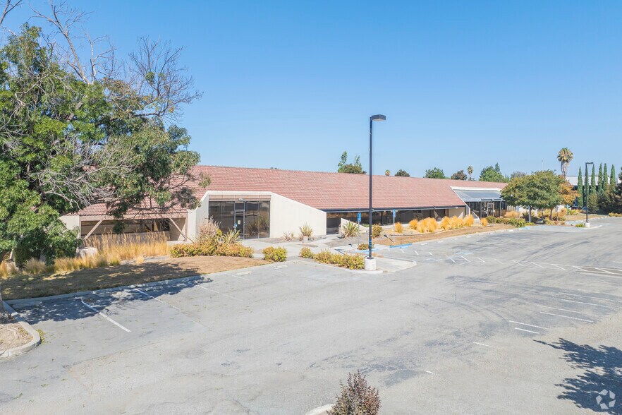 More Photos Of 4800 Patrick Henry Dr, Santa Clara Research And Development For Lease