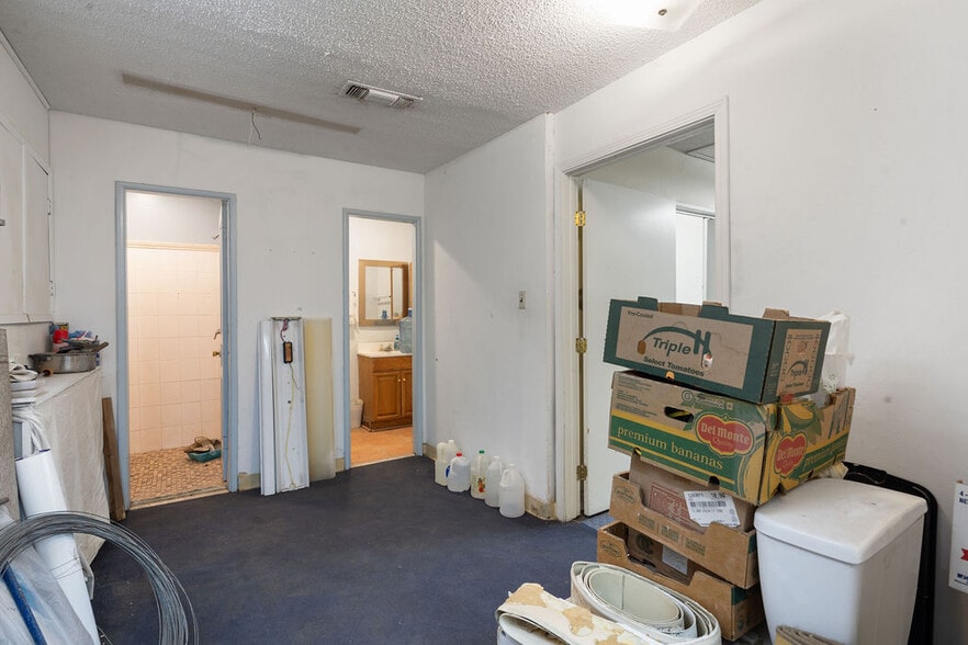 More Photos Of 919 N Chester Ave, Bakersfield Storefront Retail Office For Sale