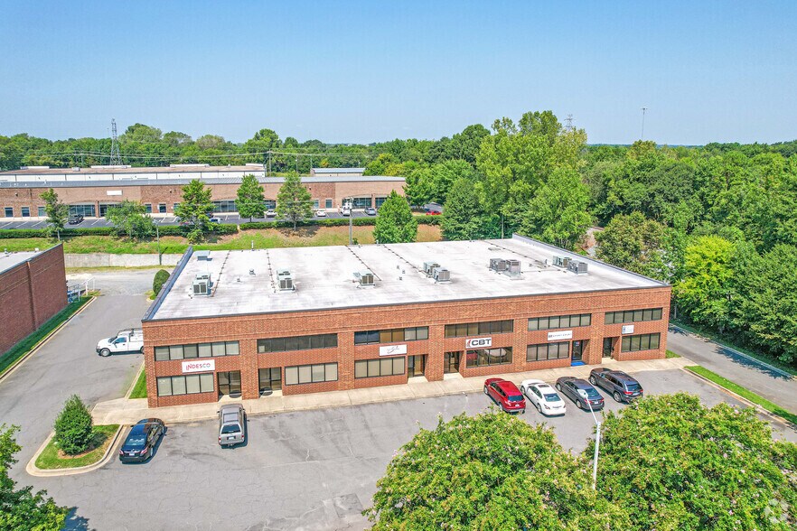 More Photos Of 422 Crompton St, Charlotte Light Manufacturing For Lease