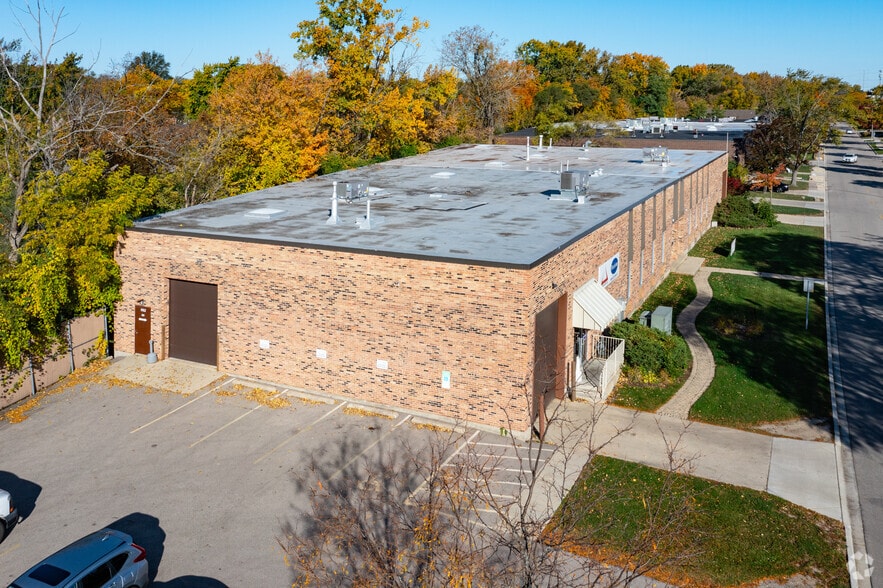 More Photos Of 162-164 Northfield Rd, Northfield Warehouse For Lease