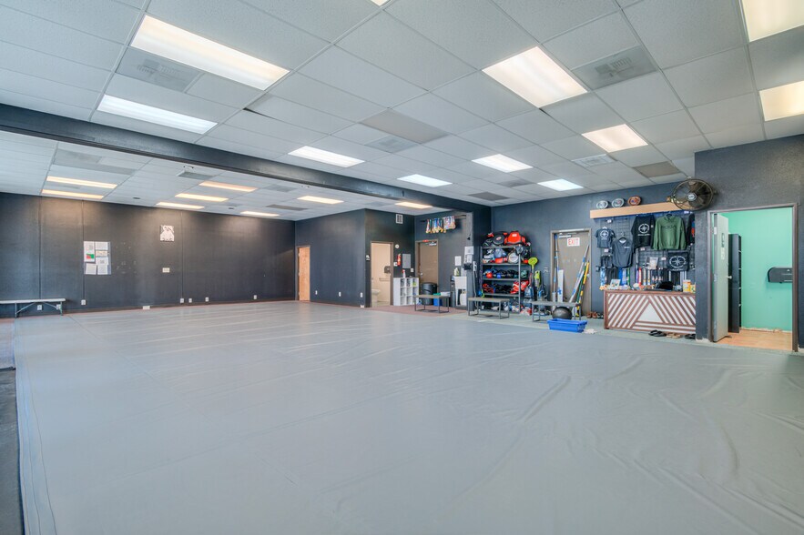 More Photos Of , Redmond General Retail For Sale