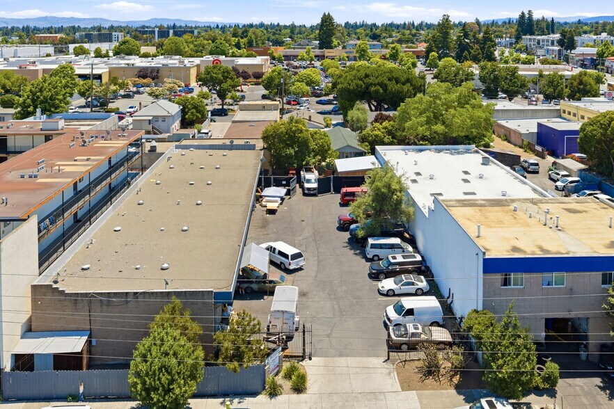 More Photos Of 32 Willow St, Redwood City Warehouse For Sale