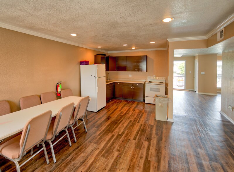 More Photos Of 504 Dudley Cir, Arlington Apartments For Sale