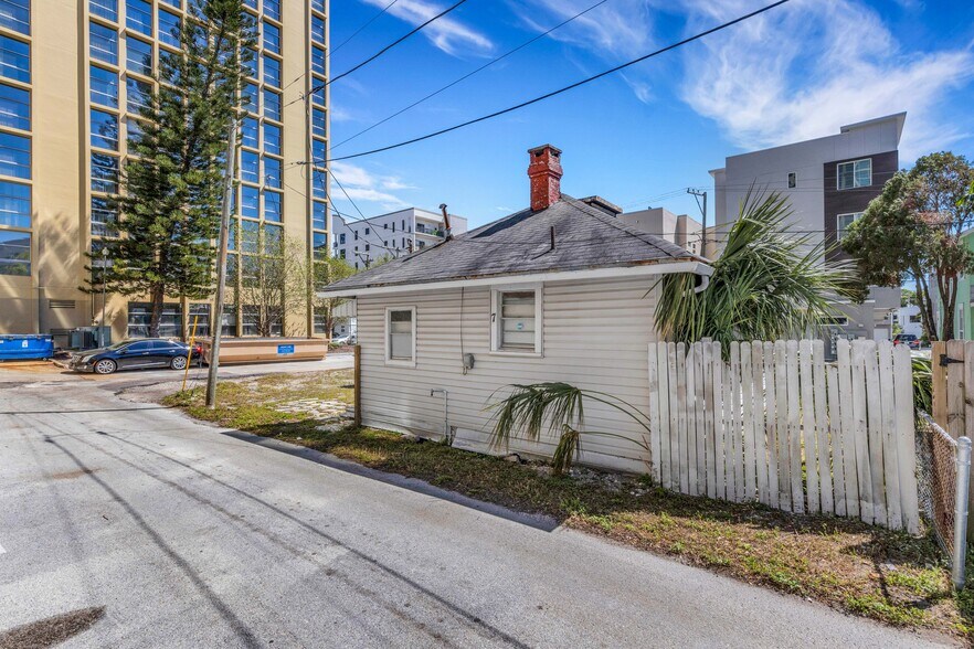 More Photos Of 7 Rhoda Ct S, Saint Petersburg Specialty For Sale