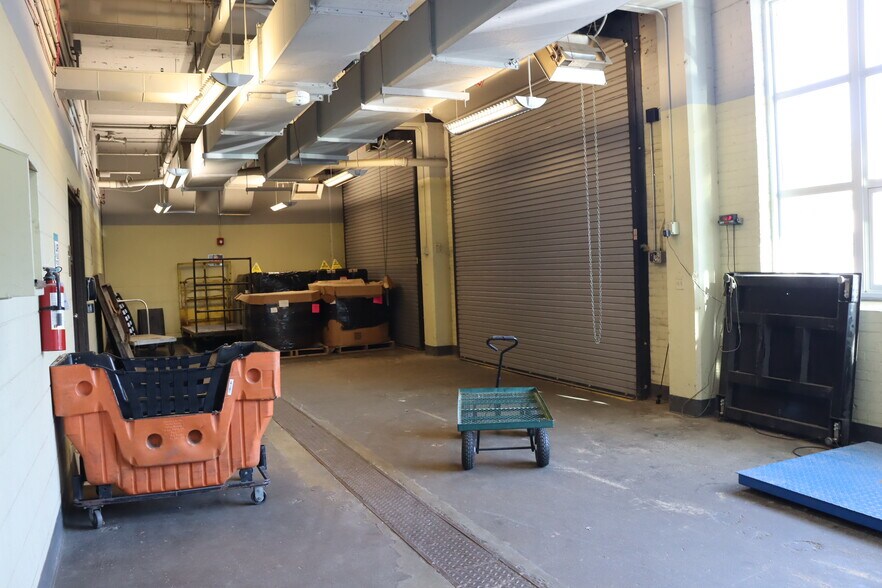 More Photos Of 100 Cherokee Blvd, Chattanooga Office For Sale