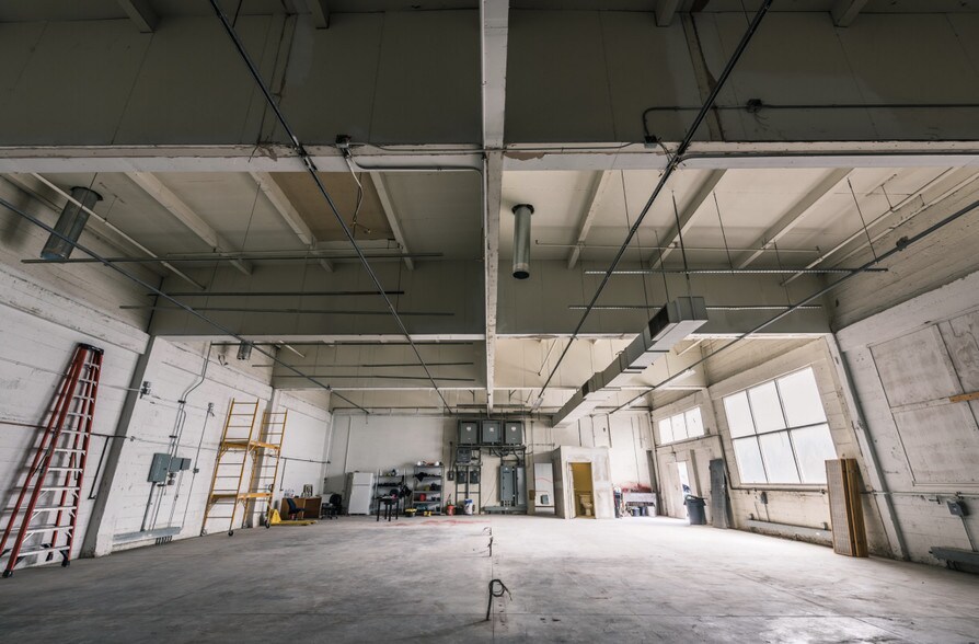 More Photos Of 1545 Willow St, Oakland Manufacturing For Sale