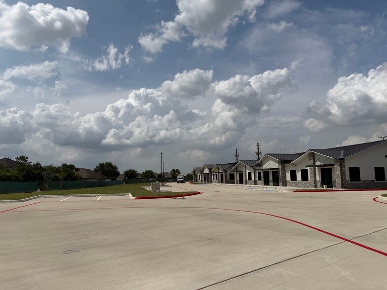 More Photos Of 1849 Forest Park Ln, Pearland Medical For Sale