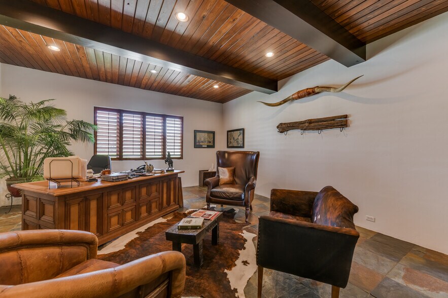 More Photos Of 1703 Highway 35 S, Rockport Office Residential For Lease