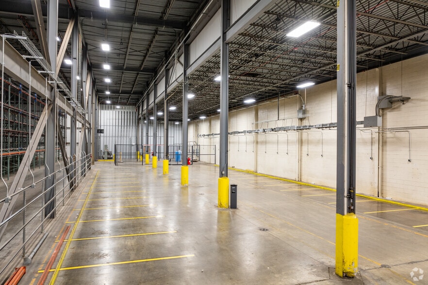 More Photos Of 4676 Erie Ave SW, Navarre Distribution For Lease