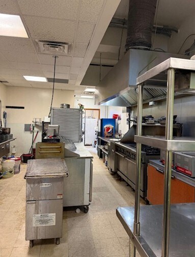 More Photos Of 8433-8457 Seneca Tpke, New Hartford Storefront For Lease