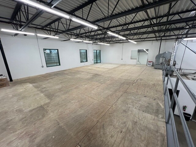 More Photos Of 2760 Beverly Dr, Aurora Warehouse For Lease