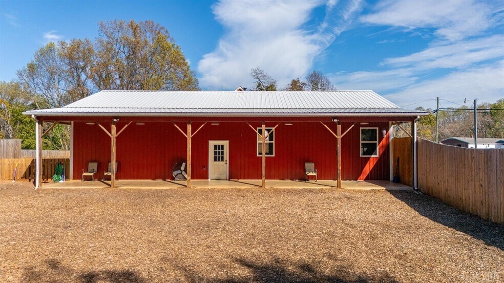 More Photos Of 273 Riverbend Rd, Altavista Showroom For Sale