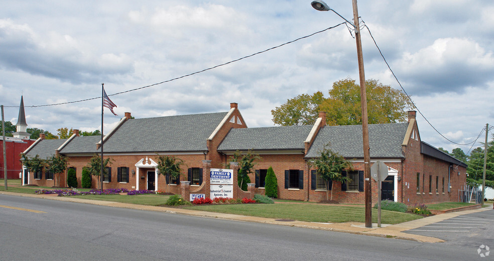 Primary Photo Of 20-30 W Williamsburg Rd, Sandston Office For Lease