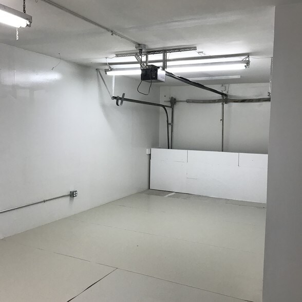 More Photos Of 130 Lenox Ave, Stamford Warehouse For Sale