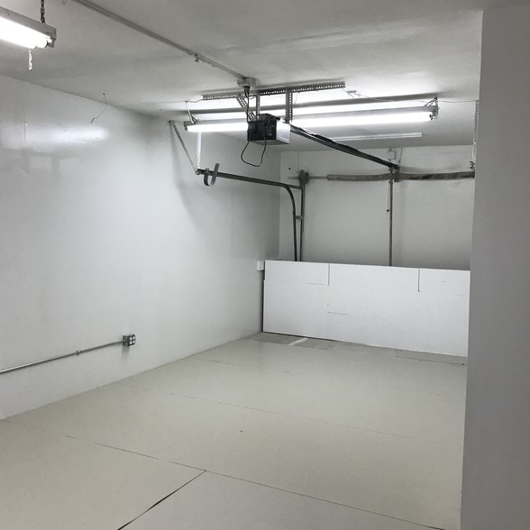 More Photos Of 130 Lenox Ave, Stamford Warehouse For Sale