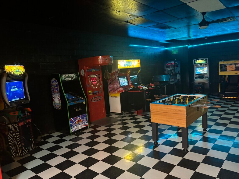 More Photos Of 901 E St, Snyder General Retail For Sale