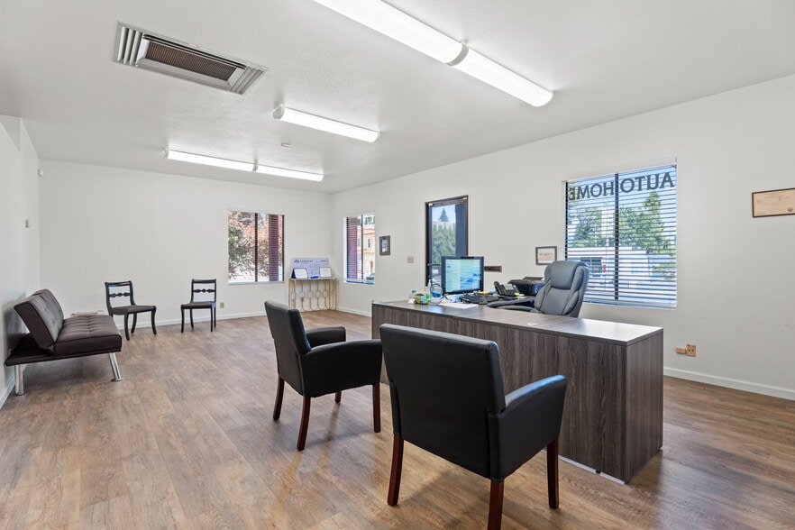 More Photos Of 16 W Valley St, Willits Office For Lease