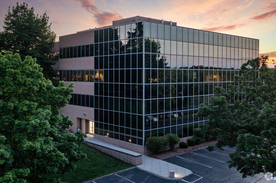 More Photos Of 412 N Cedar Bluff Rd, Knoxville Office For Lease