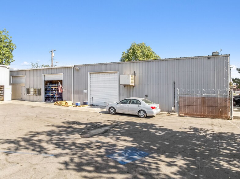 More Photos Of 133 V St, Bakersfield Warehouse For Sale