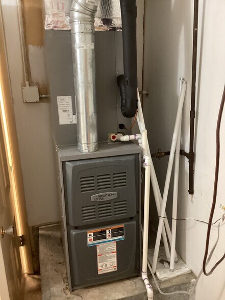 More Photos Of 402 W Main St, Stroud Storefront For Sale