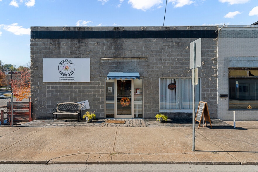More Photos Of 205 N Race St, Glasgow Storefront Retail Office For Sale