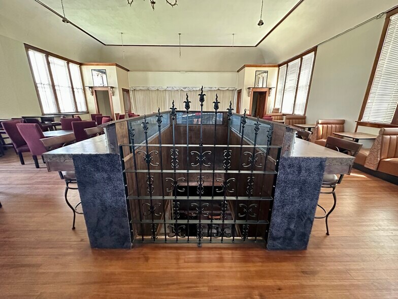 More Photos Of 1312 Broadway, Marysville Freestanding For Sale