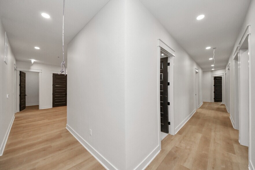 More Photos Of 220 Bella Katy Dr, Katy Office Residential For Lease