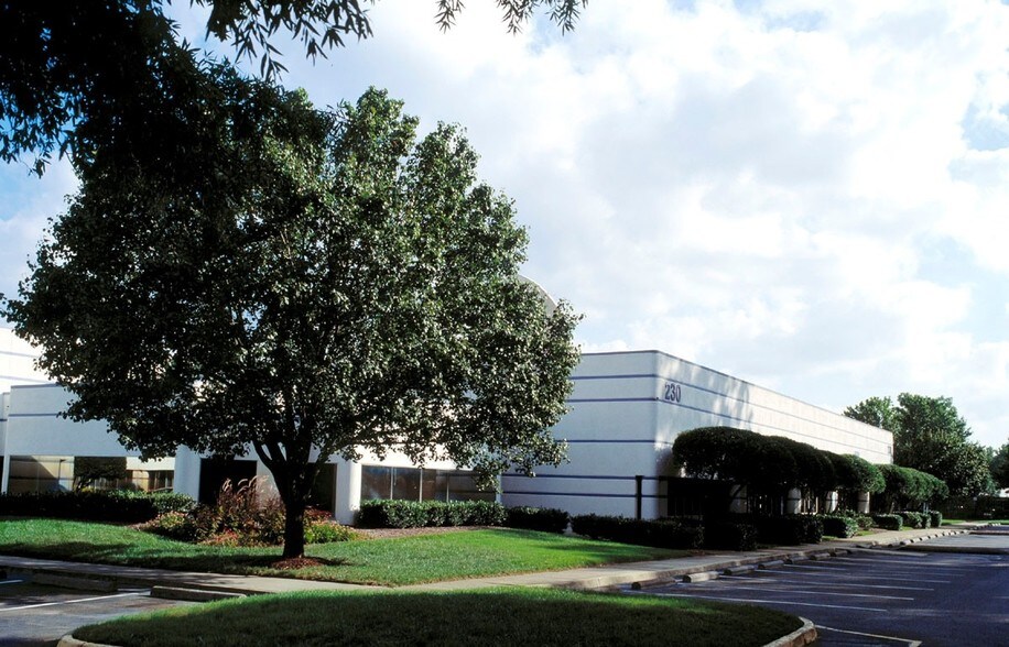 More Photos Of 230 Clearfield Ave, Virginia Beach Showroom For Lease