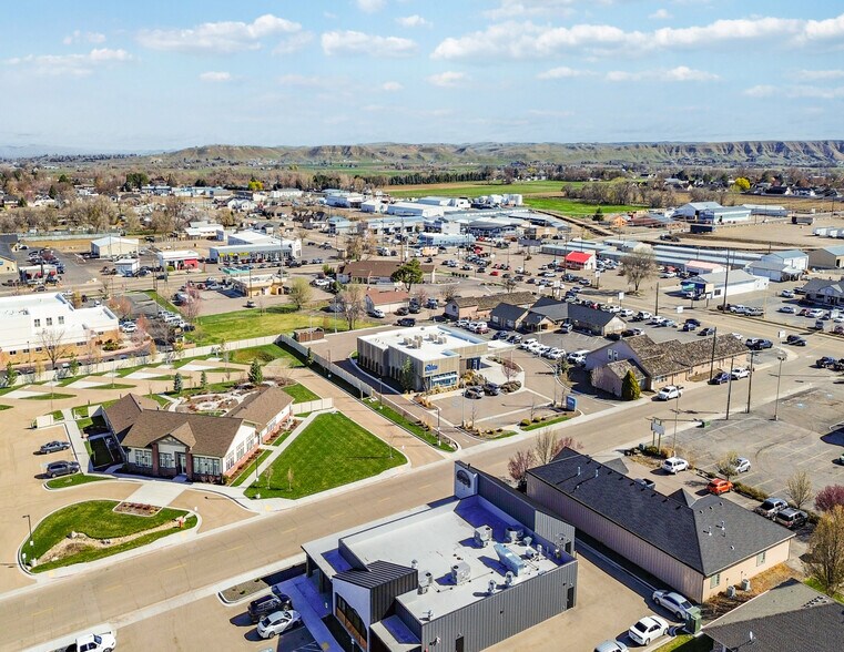 More Photos Of 815 NW 13th St, Fruitland Medical For Sale
