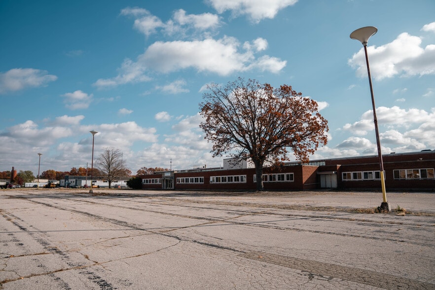 More Photos Of 1185 E Keating Ave, Muskegon Manufacturing For Sale