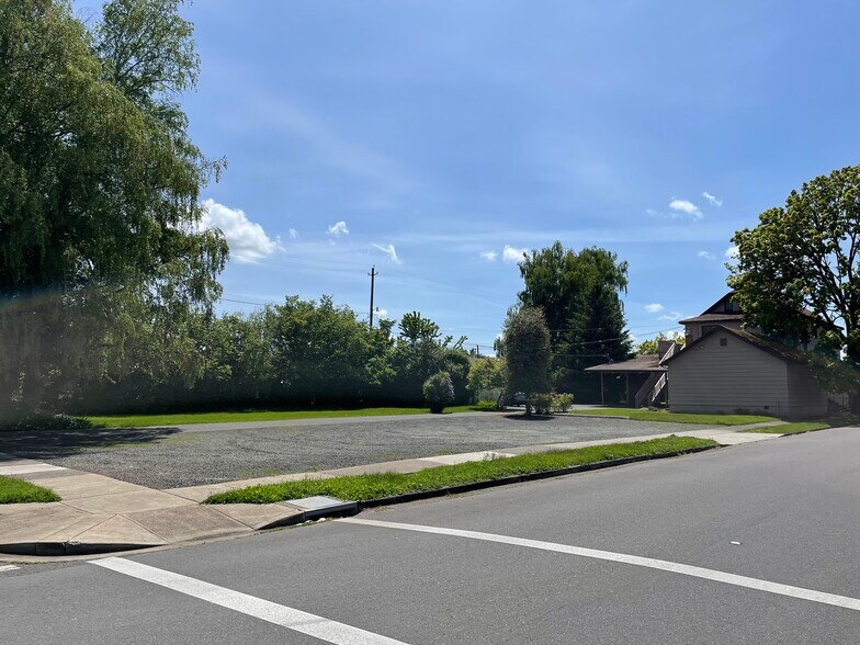 More Photos Of 480 W 7th Ave, Junction City Storefront Retail Office For Sale