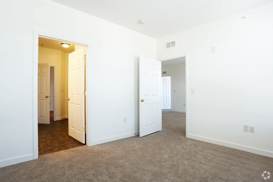 More Photos Of 1220 N King St, Hampton Apartments For Lease