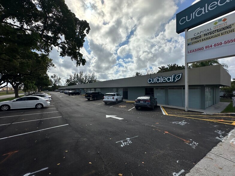 More Photos Of 2900-3050 Country Club Ln, Hallandale Beach Freestanding For Lease
