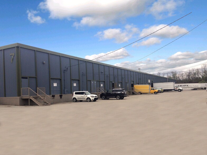 More Photos Of 700-790 Vista Park Dr, Pittsburgh Warehouse For Lease